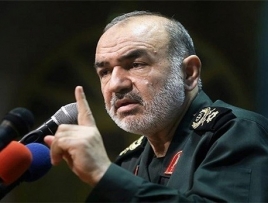 سردار سلامی: برخی از دوستان چشم در چشم به ما زخم زبان میزنند/ سردار غیبپرور: نمیتوانند با برخی صحبتها از بلندگوهای رسمی، جایگاه سپاه را تضعیف کنند