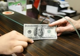دلار هنوز هم حباب دارد/ کاهش نرخ ارز بايد تا دستیابی به قیمت منطقی و باثبات ادامه یابد