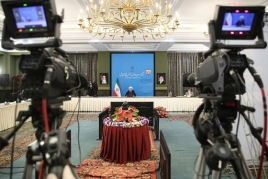 روحانی: امروز با افتخار از دستاوردهایمان سخن میگوییم/ در دولت یازدهم و دوازدهم هر دو ماه یک سد مخزنی ملی افتتاح کردیم/ هر پشت بام تبدیل به یک نیروگاه خورشیدی شود
