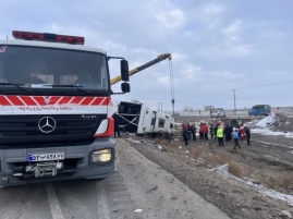 واژگونی اتوبوس مسافربری مشهد به قزوین؛ ۶ نفر فوت و ۱۹ تن مصدوم شدند / تمامی کشته شدگان حادثه خانم هستند / احتمال افزایش تعداد فوتی‌ها وجود دارد