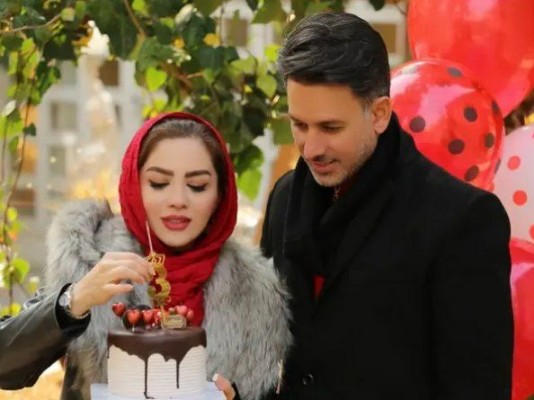 عکس های رمانتیک خانم مجری معروف در سومین سالگرد ازدواجش+ تصاویر
