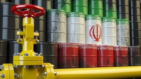 روزنامه جمهوری اسلامی: فروش نفت فقط باید دست دولت باشد / باز گذاشتن دست دستگاه‌ها و افراد بیرونی زیانبار است / از گذشته عبرت بگیرید