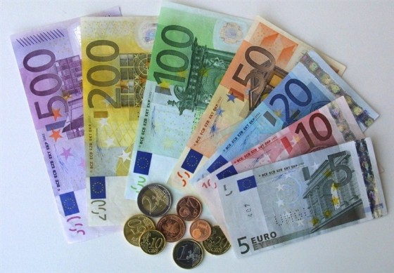 قیمت یورو امروز سه شنبه ۱۷ بهمن ۱۴۰۲