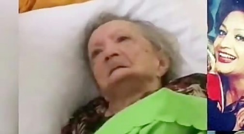 عکسی گریه دار از بازیگر معروف قبل انقلاب در روی تخت سالمندان