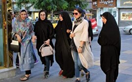 فرمانده انتظامی تهران: طرح پلیس برای برخورد با ناهنجاری‌های اجتماعی در حوزه حجاب از امروز آغاز شده / افرادی که به هشدار‌های قبلی پلیس توجه نکردند، از امروز به صورت ویژه در سطح شهر مورد تذکر قرار می‌گیرند / پلیس براساس قانون با قانون شکنان برخورد خواهد کرد