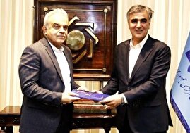 دلار ۱۳۰ هزار تومانی و مورد عجیب گچ‌پززاده / فرزین قبل از رفتن، به این سوال پاسخ دهد؛ چطور یک فرد بی تجربه را فقط به خاطر سابقه آشنایی با خودتان، معاون ارزی بانک مرکزی کردید؟