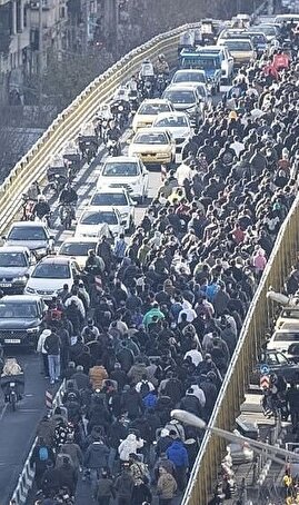 فارس به نقل از یک مقام وزارت اطلاعات: الگوی حضور هسته‌های کوچک در تجمعات صنفی برای جهت‌دهی رادیکال، دقیقاً مطابق سناریوی امنیت‌زدایی دشمن است / هدف، تبدیل نقد اقتصادی به بی‌ثباتی سیاسی است