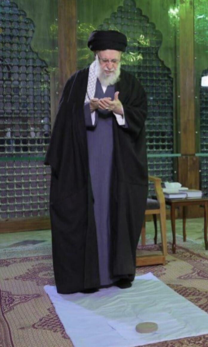 حضور رهبر انقلاب در حرم امام خمینی (ره)