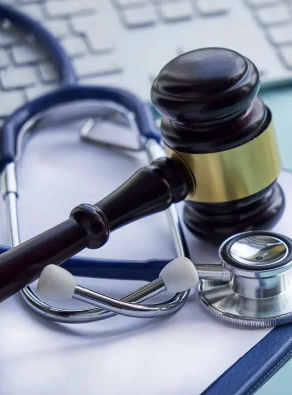 نظام پزشکی: پیگیری وضعیت پروندههای قضایی و امنیتی ۱۷ عضو سازمان نظام پزشکی در حوادث اخیر/ دستگیری این افراد به دلیل انجام اقدامات درمانی صرف نبوده/ تاکنون نیز هیچ حکم قطعی برای آنها صادر نشده