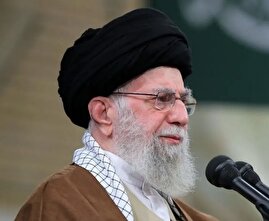 رهبر انقلاب: ما داغداریم؛ ما عزاداریم به خاطر خون‌هایی که ریخته شد/ کسانی که فریب خوردند، سادگی به خرج دادند و بی‌تجربه بودند هم از ما هستند؛ آن‌ها هم بچه‌های ما هستند / بعضی از این افراد به من نامه نوشتند که ما آن روز آمدیم در خیابان و چه و چه و چه، ما را حلال کن؛ در زندان هم نبودند، آزاد بود