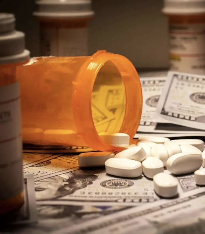 بیماران مجبور به خرید دارو به شکل ناقص هستند/ ۲۰۰ قلم دارو نایاب شد/ قیمت داروها ۳۰۰ درصد افزایش یافت