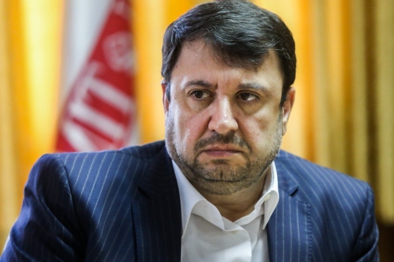 فیروزآبادی، دبیر پیشین شورای عالی فضای مجازی: همین الان یک جدول بزرگی وجود دارد که در آن، با وجود اینکه برای همه اینترنت بسته است، تعداد زیادی اینترنت باز دارند/ میتوان با مافیای فیلترشکنها برخورد کرد، اما نتایج درخشانی حاصل نخواهد شد، زیرا دور زدن فیلتر کار پیچیدهای نیست/ دسترسی به سیمکارتهای سفید باید به همه شهروندان داده شود، نه فقط به گروههای خاص