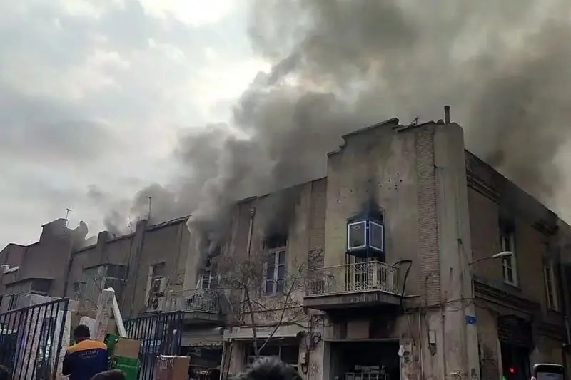 گراند هتل در آتش سوخت/ معاون میراث فرهنگی تهران: علت آتشسوزی و میزان خسارت هنوز مشخص نیست