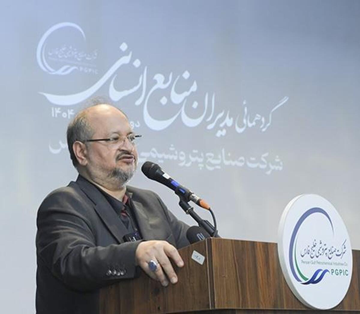 محمد شریعتمداری تأکید کرد:
برقراری نظام ارتقای صحیح و پرداخت عادلانه در دستور کار هلدینگ خلیج فارس