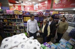 بازدید میدانی مدیرعامل منطقه آزاد کیش از مراکز خدماتی و اقامتی کیش