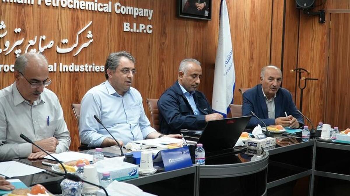 انصاری نیک اعلام کرد:
پتروشیمی بندرامام به ابرتولیدکننده جهانی پلی‌الفین‌ها تبدیل می‌شود/ چهار پروژه جدید به مجموعه پروژه‌های بندر امام اضافه می‌شود/ افزایش سه میلیون تنی ظرفیت تولید مجتمع با اجرای این پروژه‌ها