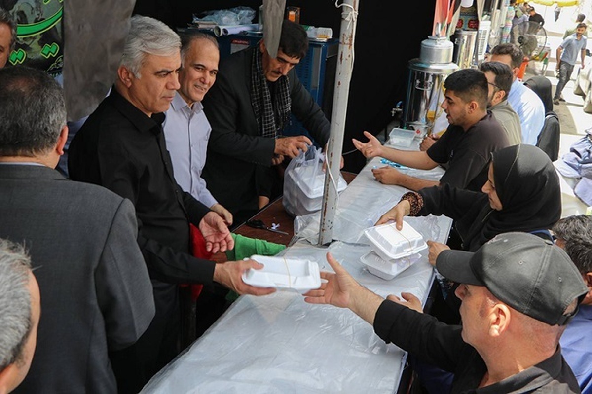 بازدید مدیر امور شعب منطقه یک بانک ملی ایران از خدمات ویژه اربعین در کردستان بازدید مدیر امور شعب منطقه یک بانک ملی ایران از خدمات ویژه اربعین در کردستان