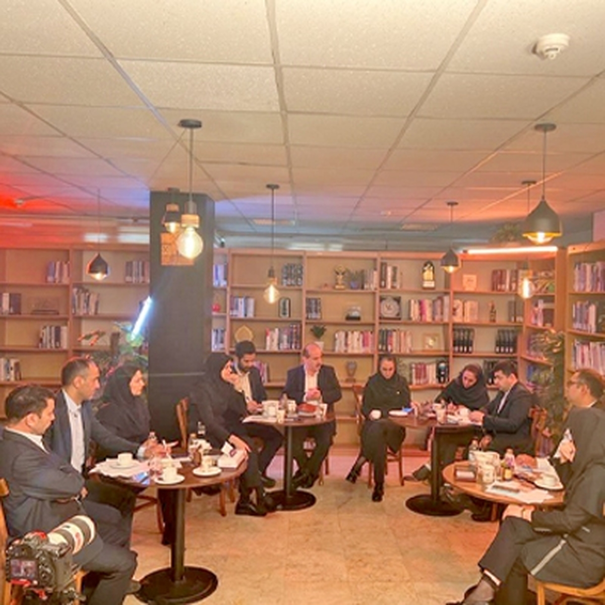 «کافه دانش»، مسیر ارتقای تعامل با مشتریان بانک اقتصادنوین «کافه دانش»، مسیر ارتقای تعامل با مشتریان بانک اقتصادنوین