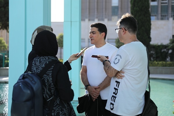همایون شجریان: بانک صادرات ایران همراه ما در کنار مردم ایستاده استبرگزاری بزرگترين کنسرت مردمی تاریخ موسیقی ایران با حضور همایون شجریان در میدان آزادی همایون شجریان: بانک صادرات ایران همراه ما در کنار مردم ایستاده استبرگزاری بزرگترين کنسرت مردمی تاریخ موسیقی ایران با حضور همایون شجریان در میدان آزادی
