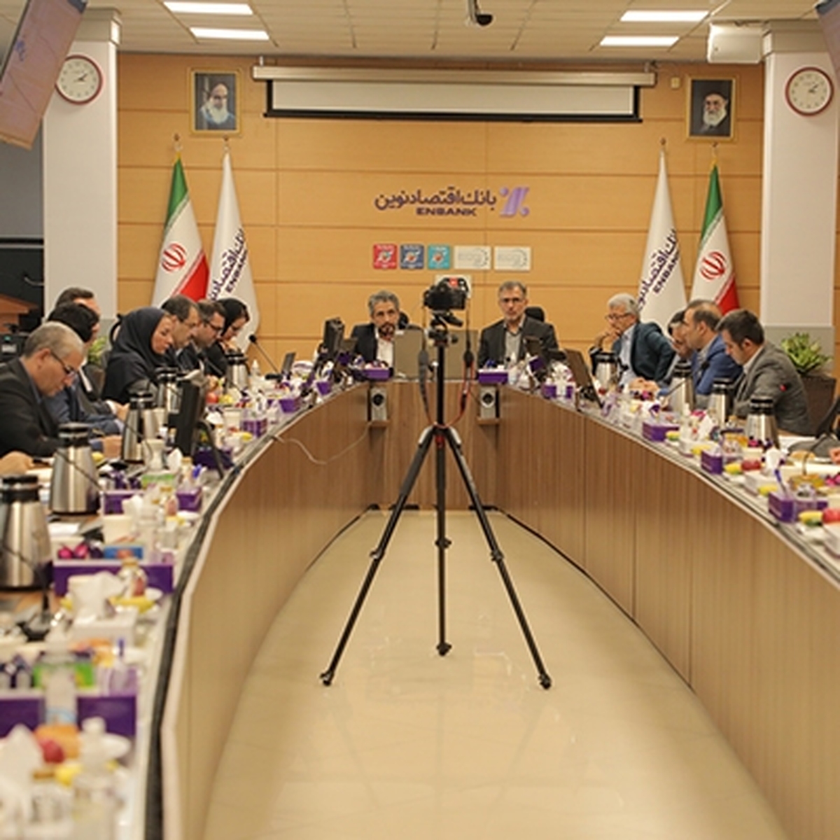 رئیس هیئت مدیره بانک اقتصادنوین: سختگیری بیدلیل نسبت به مشتریان، فاقد توجیه است رئیس هیئت مدیره بانک اقتصادنوین: سختگیری بیدلیل نسبت به مشتریان، فاقد توجیه است