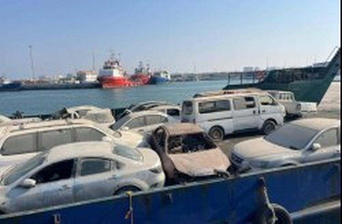 آغاز طرح بزرگ خروج خودروهای فرسوده از کیش با محوریت صادرات مجدد؛ ۶۰ خودروی اسقاطی به کشورهای همسایه صادر شد