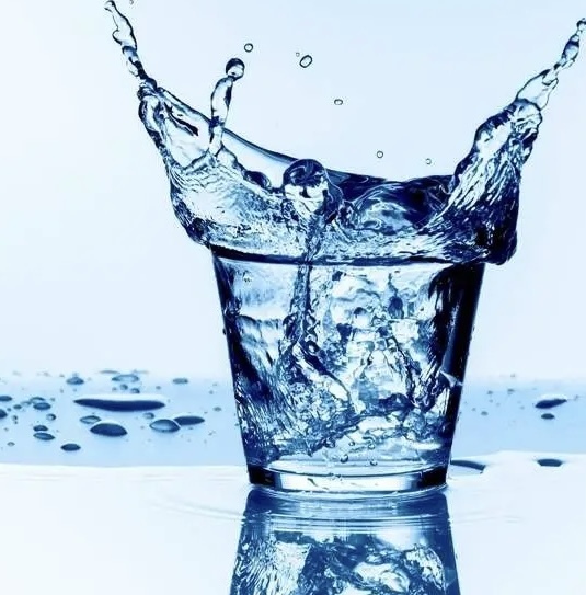 تحقیقات جدید: کاهش اضطراب با نوشیدن آب؛ آیا ممکن است؟