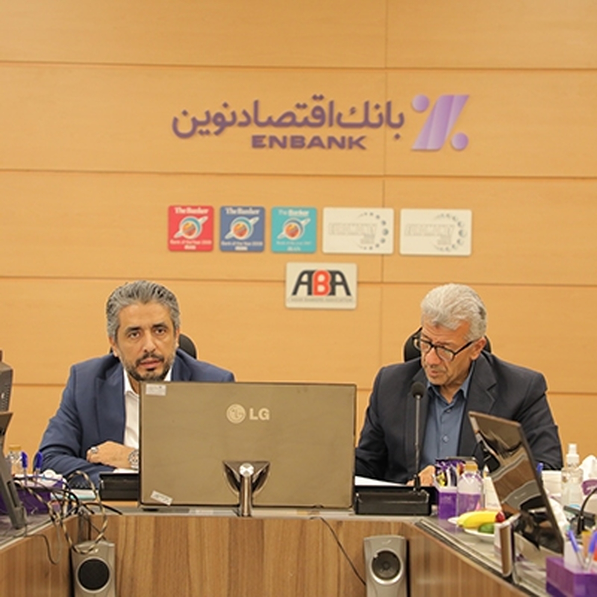 رئیس هیئتمدیره بانک اقتصادنوین:
بانک اقتصادنوین خدمات شعب را هوشمندانه توسعه میدهد رئیس هیئتمدیره بانک اقتصادنوین:
بانک اقتصادنوین خدمات شعب را هوشمندانه توسعه میدهد