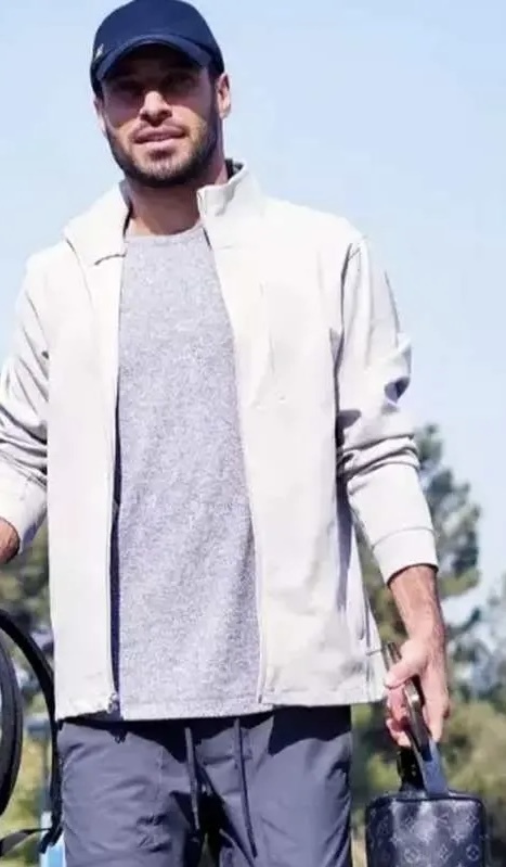 شجاع همچنان درحال شاخ و شانه کشیدن: شما به خودت گرفتی!