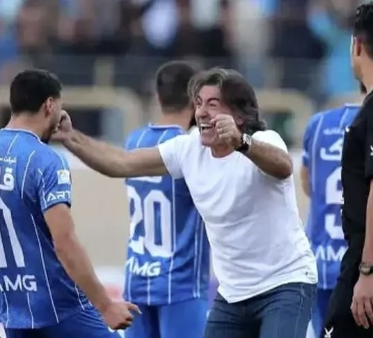 باخت ۰-۳ فجر سپاسی مقابل استقلال؛ صدرنشینی بیرحمانه آبیها!