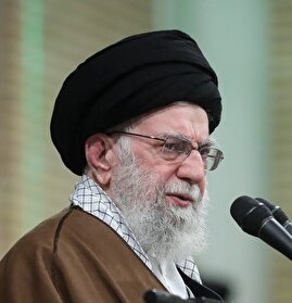 رهبر انقلاب: برخی مرتب احتمال تکرار درگیری نظامی را مطرح می‌کنند؛ بعضی هم عامدانه در این موضوع می‌دمند تا مردم را دل به شک نگه‌ دارند و دلهره ایجاد کنند / برخی کارهایی که دشمن با ایران کرد، با هر کشور دیگری می‌کرد، کُن‌فَیَکون می‌شد