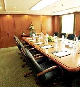 ‏«سرو میوه، شیرینی، شام و ناهار» در همایش‌ها و جلسات اداری ممنوع شد