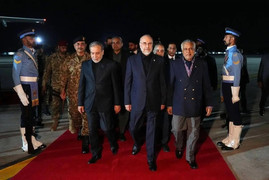 نایب رئیس مجلس: قالیباف در مذاکرات اسلام‌آباد به ونس گفت که ما با اقتدار و عدم اعتماد به شما در اینجا حاضر شده‌ایم / از آنجایی که موضوعات در جلسه با تندی پیش می‌رفت قرار شد ۳ صبح جلسه متوقف شود؛ بعد از آن بود که هیأت آمریکایی دیگر پای میز مذاکره بازنگشت / آنها [پیش نویس] ۱۰ بندی ما را پذیرفته بودند، اما وقتی پای میز مذاکره آمدند حرف دیگری زدند
