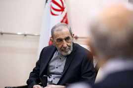 ولایتی: ترامپ اخیراً ایران را به قحطی تهدید کرده، در حالی که امنیت غذایی جهان و زنجیره تأمین کود شیمیایی در تنگه هرمز تحت کنترل ایران است / آقای ترامپ! دنیای سیاست، حوزه فیلم‌هایی مثل جک اسپارو (دزدان دریایی کارائیب) نیست / هرکسی که با خط حیاتی جهان بازی کند، خودش را در بن‌بست قرار خواهد داد