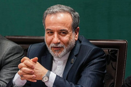 عراقچی: دوستان چینی اعتقاد دارند ایران بعد از جنگ یک ارتقا وضعیت بین‌المللی پیدا کرده و توانمندی و اقتدارش را به اثبات رسانده / با وزیر خارجه چین درباره مسائل مربوط به جنگ و خاتمه آن و مذاکراتی که با آمریکا در جریان است و هم‌چنین درباره برنامه صلح‌آمیز هسته‌ای ایران صحبت کردیم؛ تنگه هرمز از بحث‌های جدی ما بود