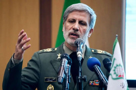سرلشکر حاتمی، فرمانده کل ارتش: اگر دشمنان اشتباه کنند، با یک خشم انباشته مواجه خواهند شد که کار آن‌ها را بسیار بسیار سخت می‌کند/ اینکه دشمن مدعی است در عرصه نظامی پیروز شده، دروغ است، زیرا نیروی دریایی ما در ۶۰۰ کیلومتر سواحل دریای عمان مقتدرانه دفاع می‌کند/ دشمن می‌خواست طرحی اجرا و تنگه هرمز را باز کند، اما در رفت و برگشت با موشک‌های کروز و پهپاد هدف قرار گرفت و آتش را روی آن‌ها دیدیم