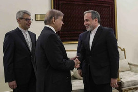 ادعای وال‌استریت ژورنال: پیشنهاد جدید ایران حاکی از آن است که بازگشایی تنگه هرمز به موازات تضمین‌های آمریکا برای توقف حملات و رفع محاصره بنادر ایران انجام شود/این پیشنهاد شامل مذاکرات درباره برنامه هسته‌ای ایران در ازای لغو تحریم‌ها هم می‌شود/ تهران به میانجی‌گران اعلام کرده که اگر واشنگتن نسبت به این پیشنهاد جدید آمادگی داشته باشد آماده است مذاکرات را هفته آینده برگزار کند